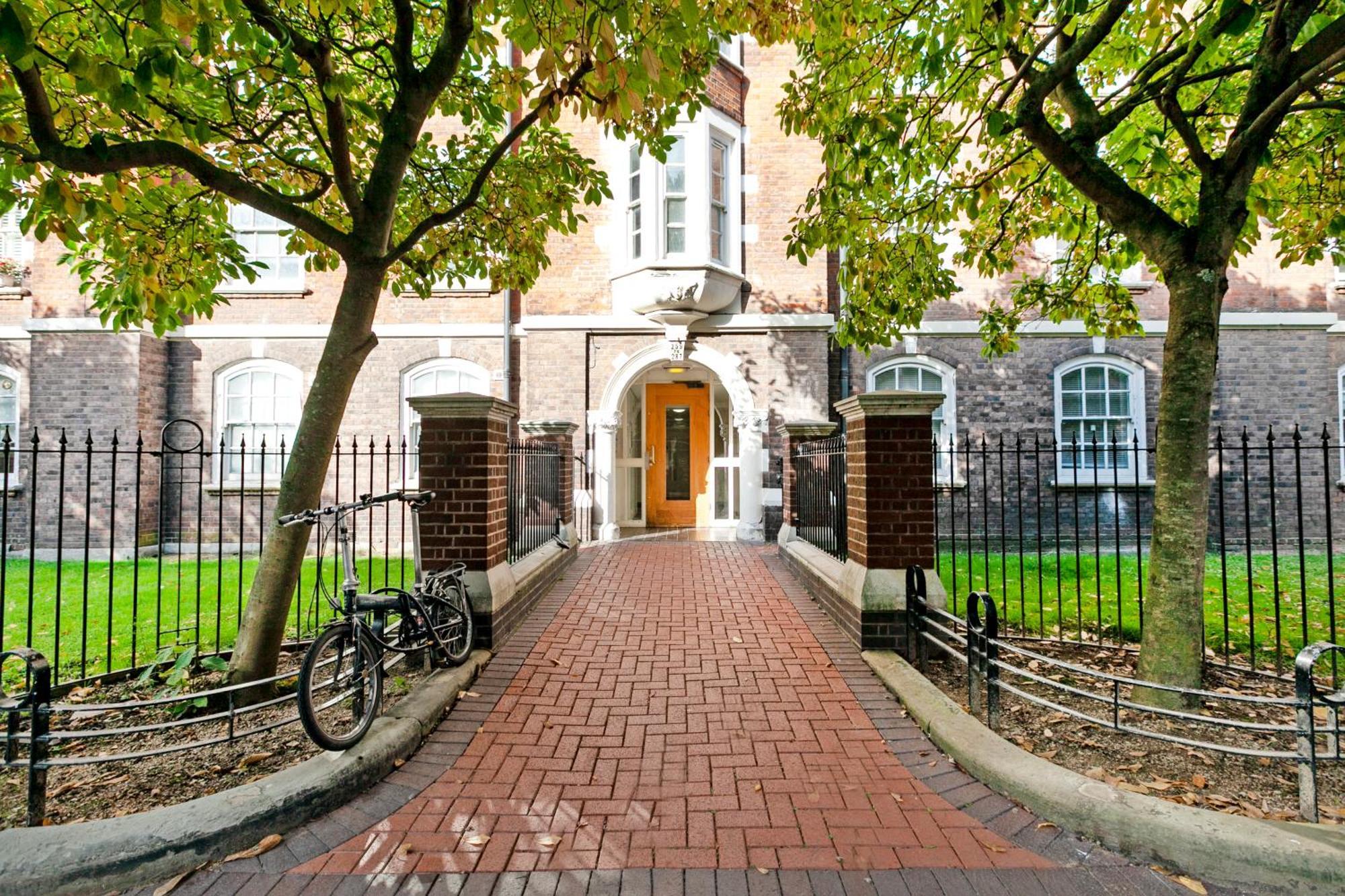 Beautiful 3 Bedroom Flat In Scott Ellis Gardens Londra Exterior foto