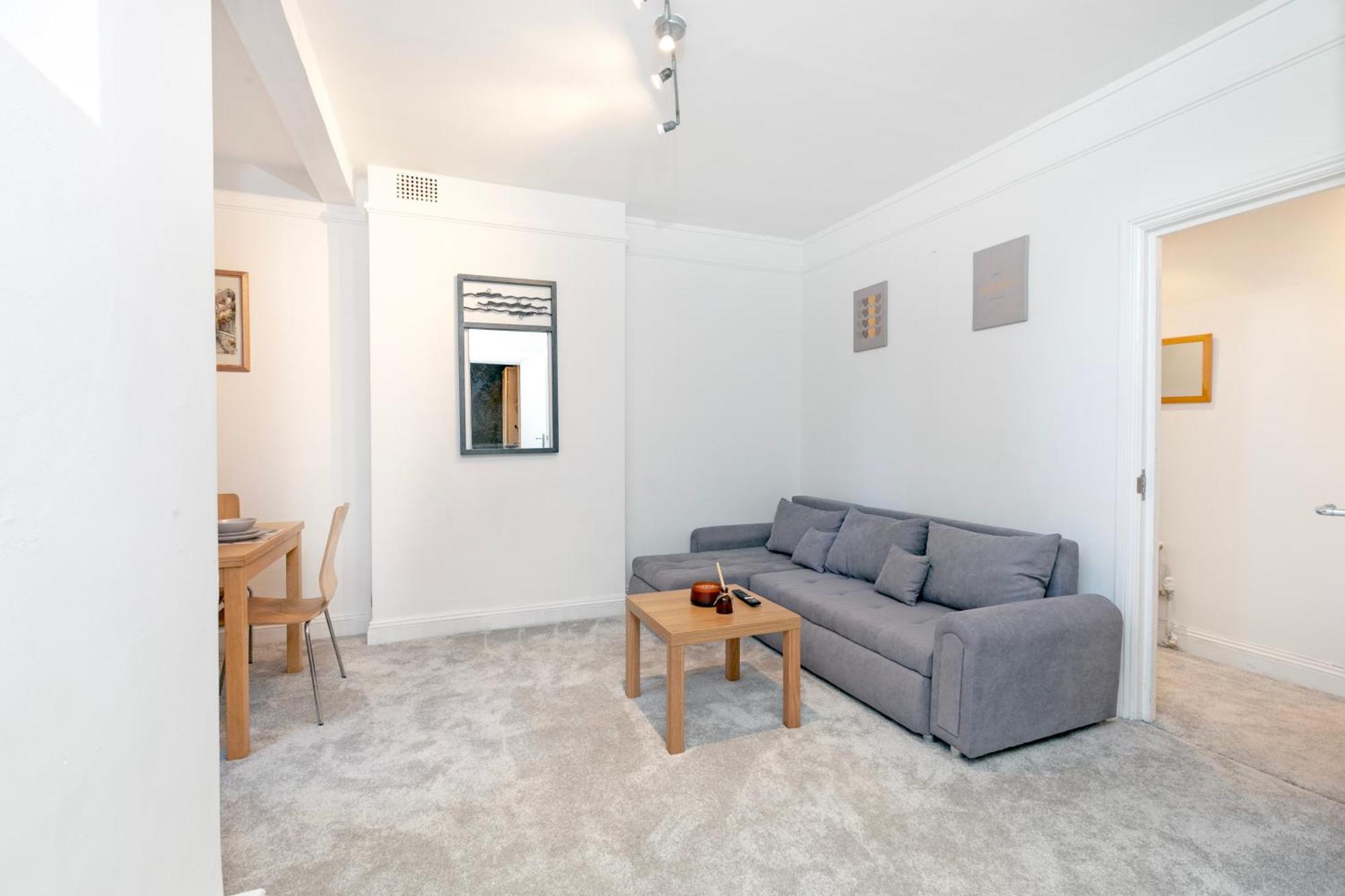 Beautiful 3 Bedroom Flat In Scott Ellis Gardens Londra Exterior foto