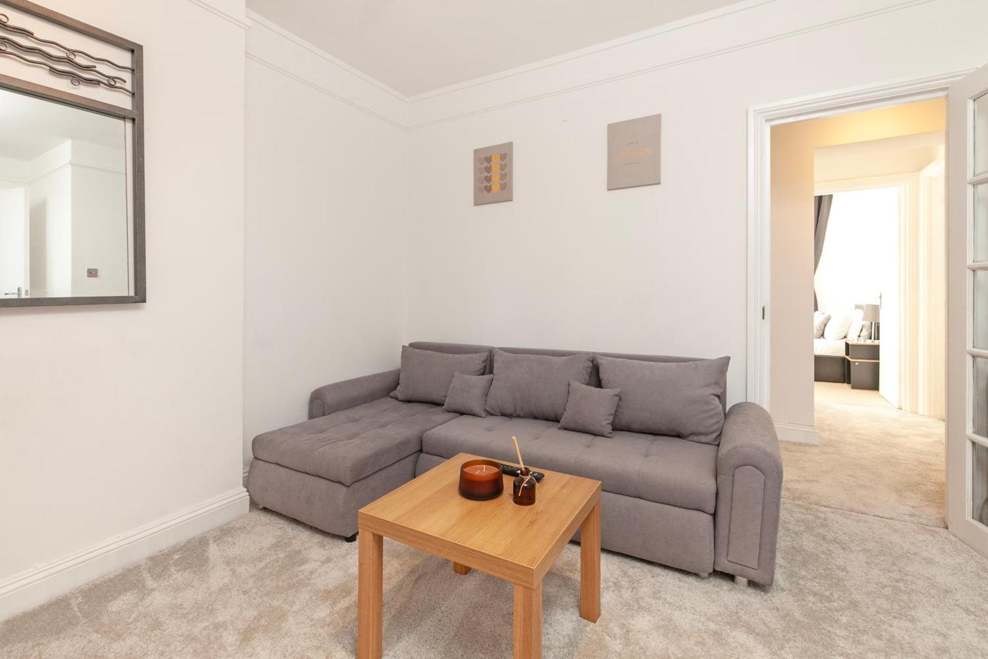 Beautiful 3 Bedroom Flat In Scott Ellis Gardens Londra Exterior foto