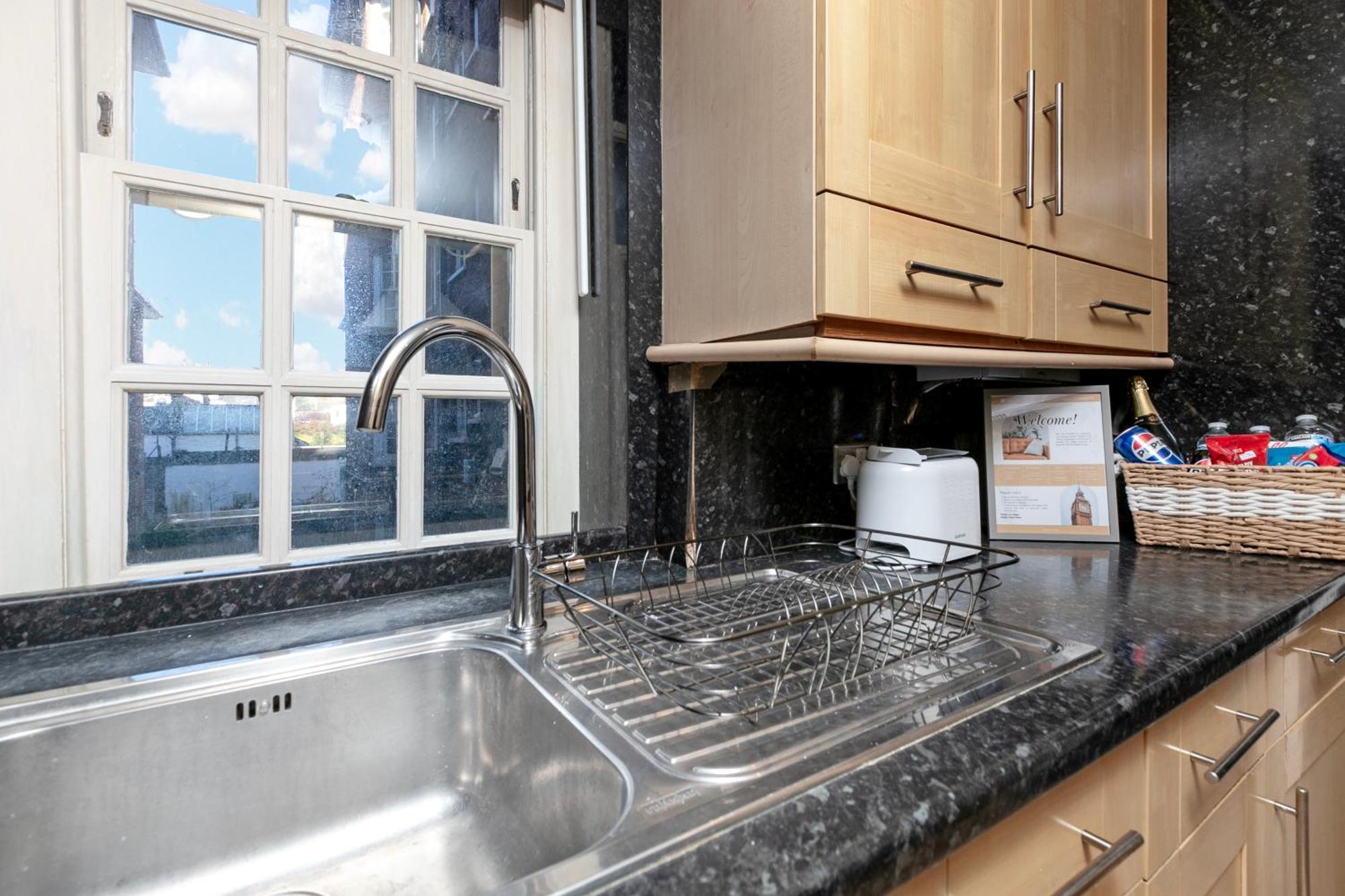 Beautiful 3 Bedroom Flat In Scott Ellis Gardens Londra Exterior foto
