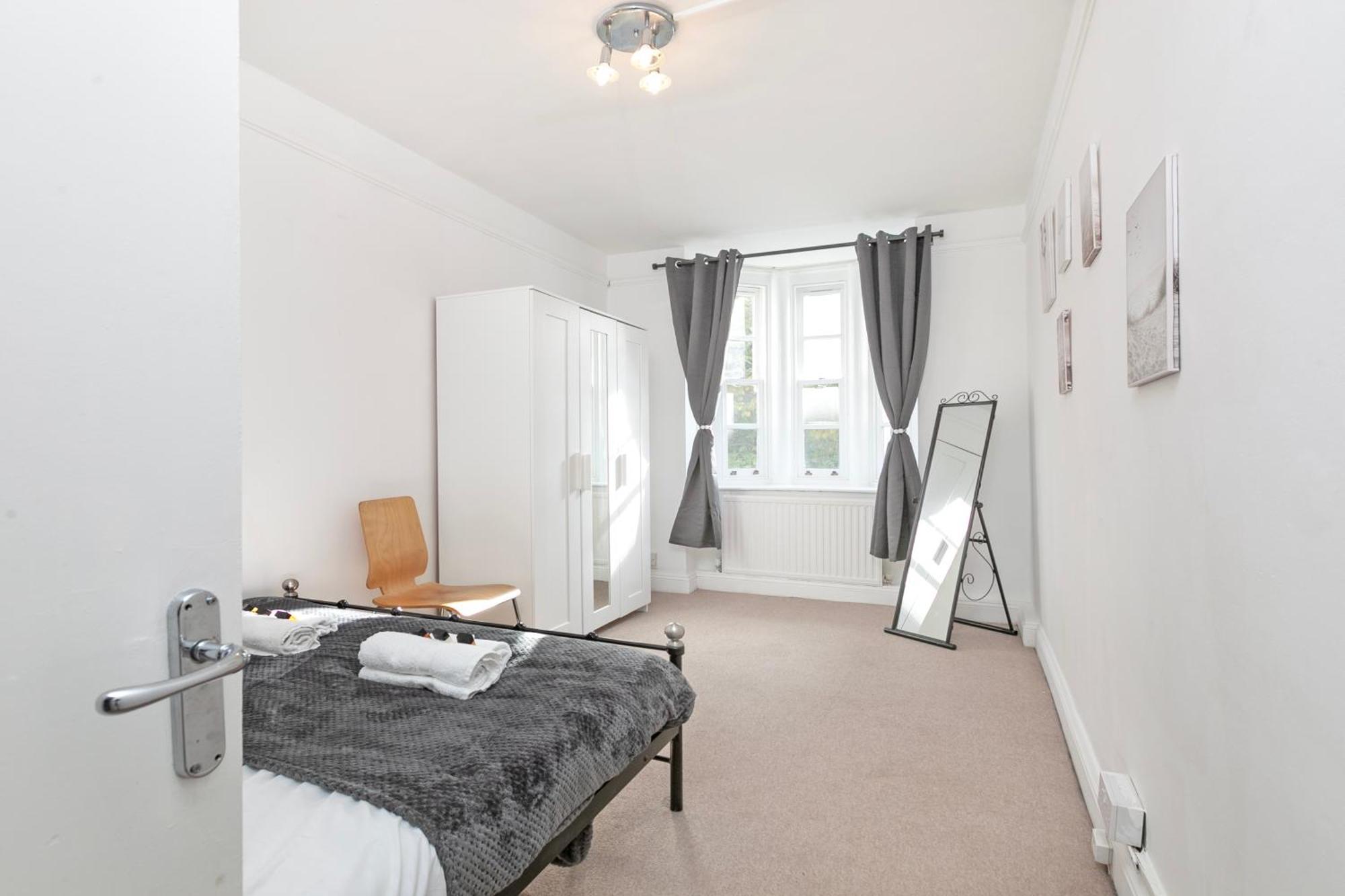 Beautiful 3 Bedroom Flat In Scott Ellis Gardens Londra Exterior foto