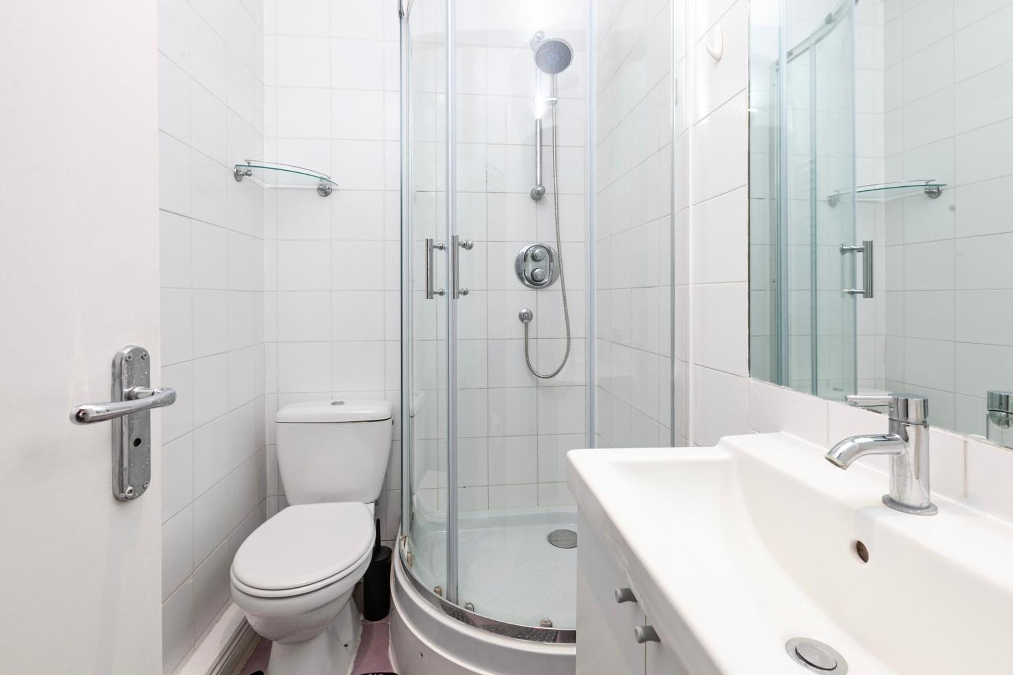 Beautiful 3 Bedroom Flat In Scott Ellis Gardens Londra Exterior foto