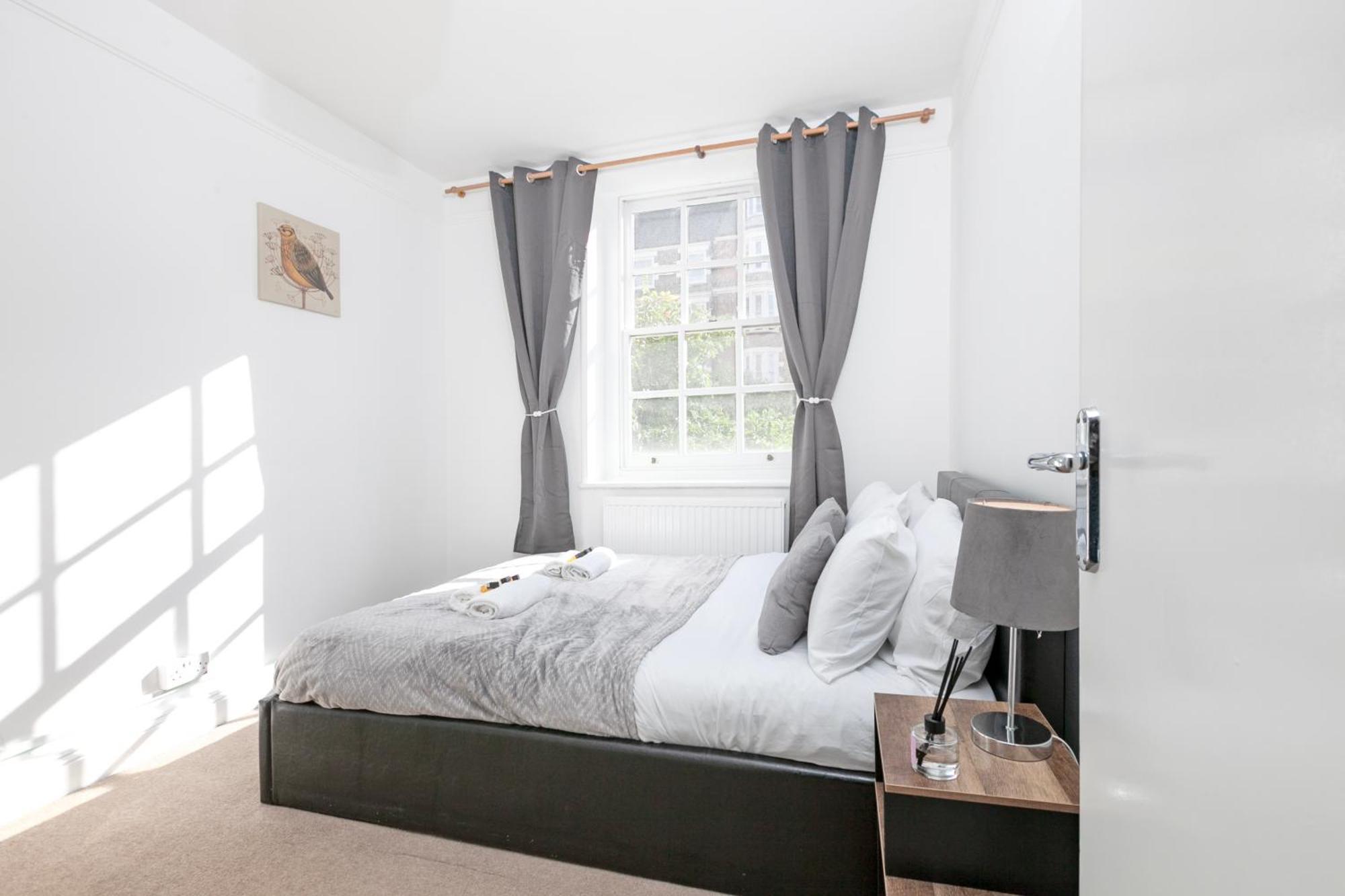Beautiful 3 Bedroom Flat In Scott Ellis Gardens Londra Exterior foto