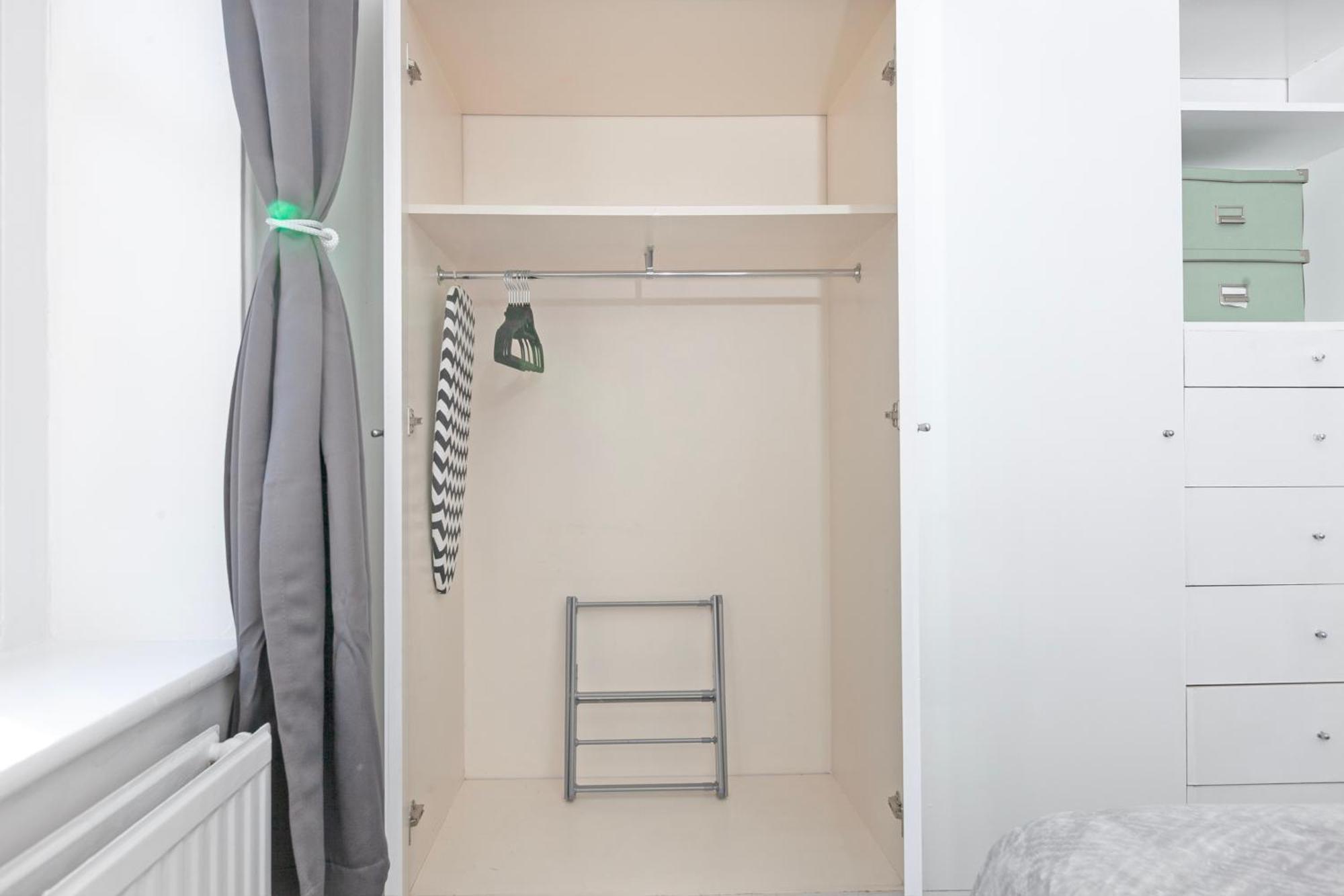 Beautiful 3 Bedroom Flat In Scott Ellis Gardens Londra Exterior foto